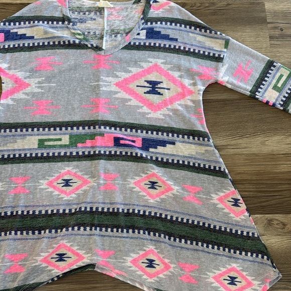 Women's Southwestern Aztec Geometric Pink Gray Tunic Top‎ Size  M Medium Western - Picture 3 of 8